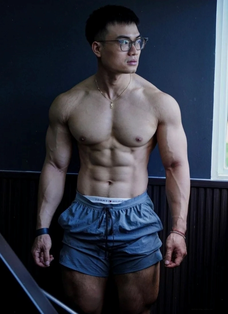 Ảnh trai đẹp khoe body sáu múi với vẻ ngoài nam tính và quyến rũ khó cưỡng