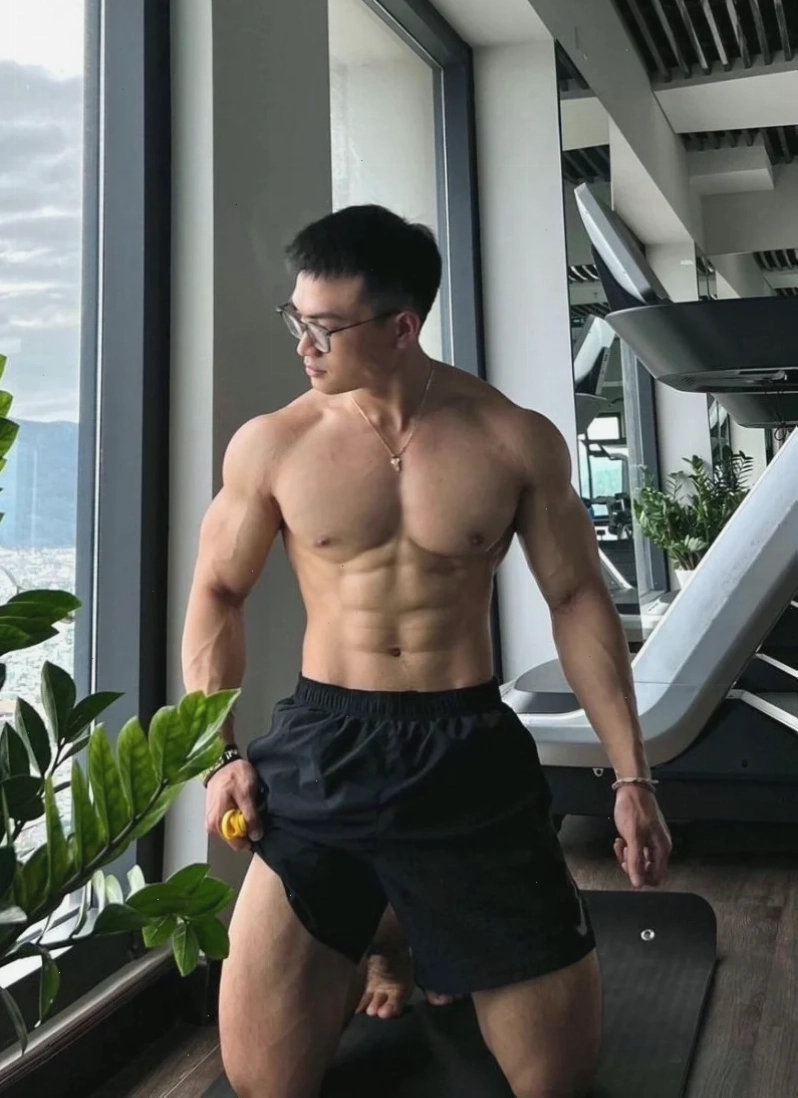 Trai đẹp 6 múi với thần thái tự tin và vóc dáng chuẩn gym