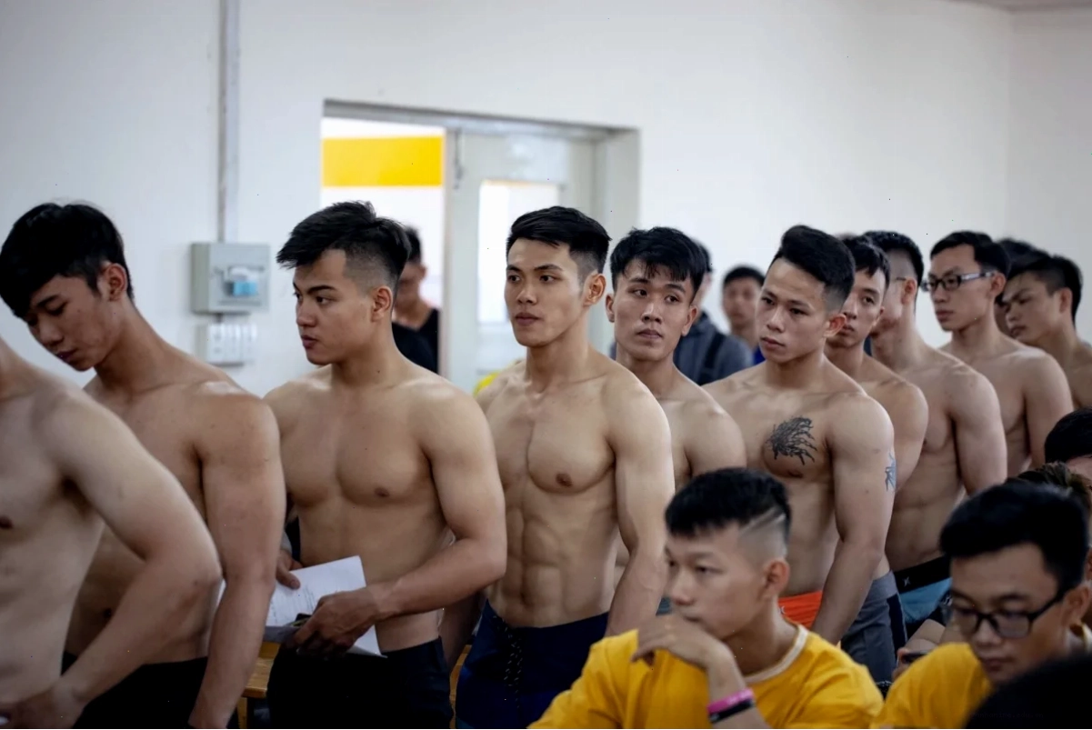Vẻ đẹp nam tính của chàng trai 6 múi trong trang phục thể thao